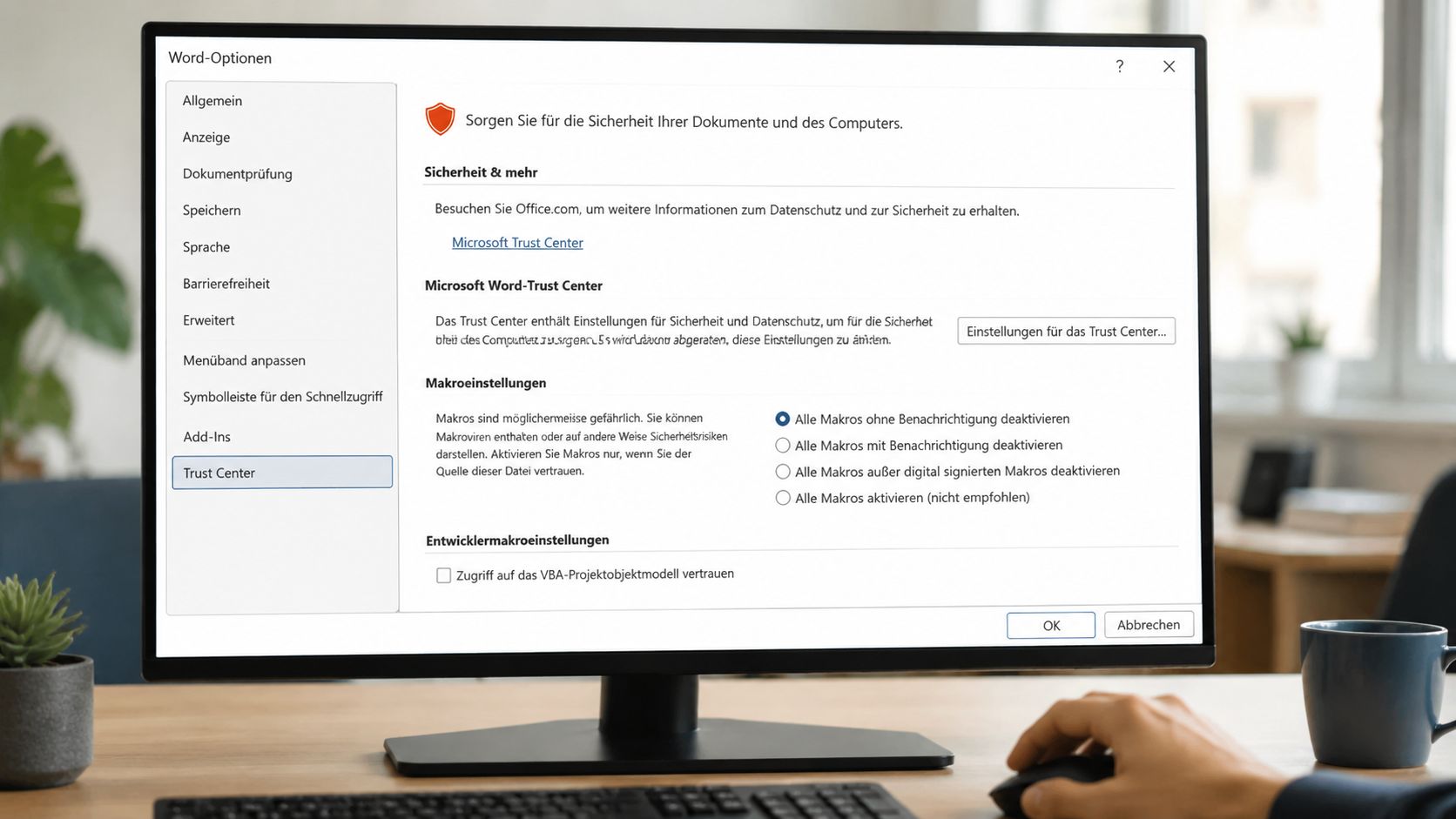 Ein Microsoft Word-Fenster zeigt die Sicherheitseinstellungen für Makros und das Trust Center auf einem Computerbildschirm.